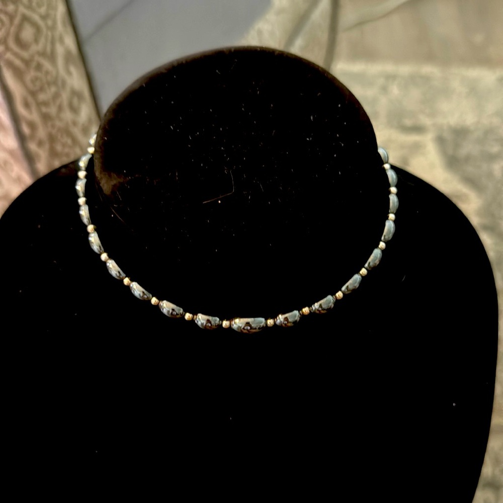 Silver and gunmetal chocker